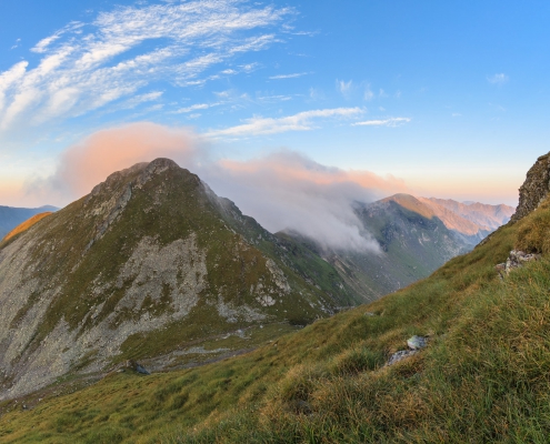 Amanecer en las montañas de Fagaras Rumania